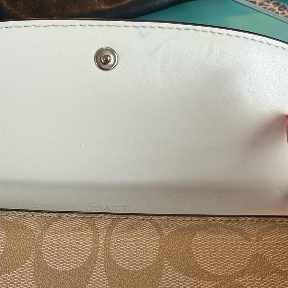 Coach White and Cream Women's Wallet fold leather coin card clutch wristlet - Picture 4 of 10